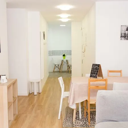 Apartment Enviable Location At Port - Walk To Marineta Casiana