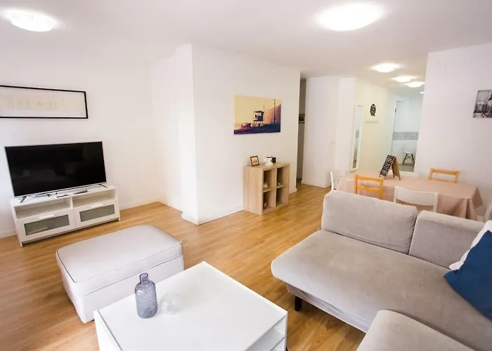 Enviable Location At Port - Walk To Marineta Casiana *