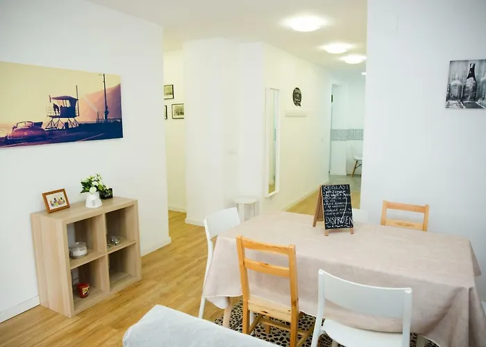 Enviable Location At Port - Walk To Marineta Casiana Appartamento *