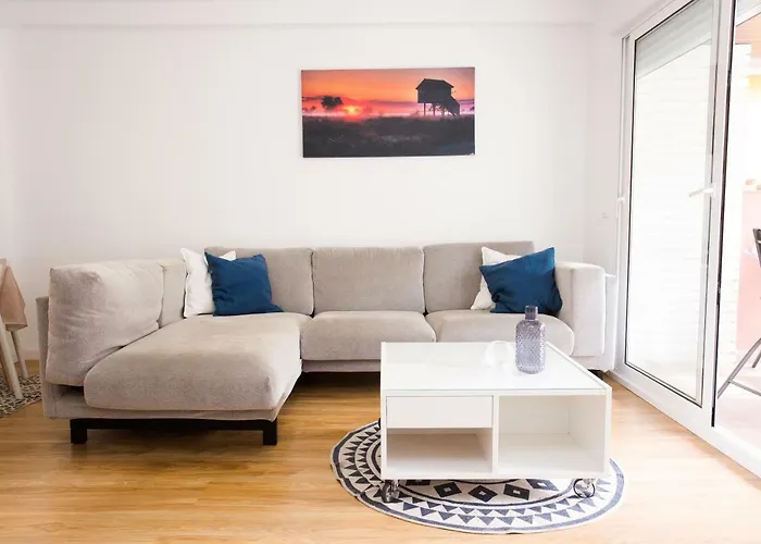 Enviable Location At Port - Walk To Marineta Casiana Appartamento