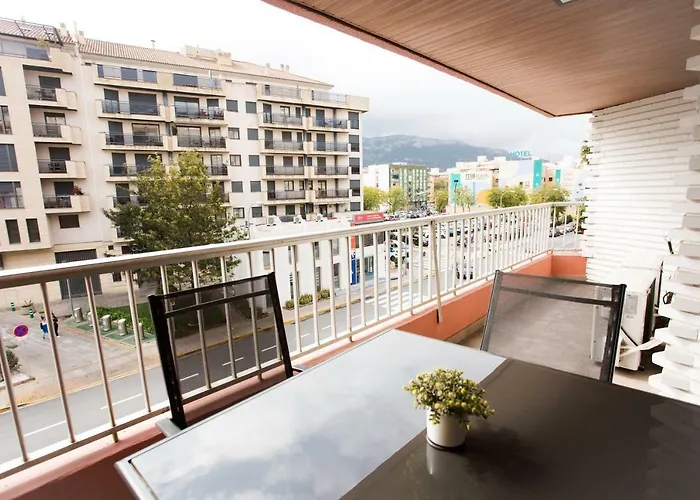 Apartment Enviable Location At Port - Walk To Marineta Casiana