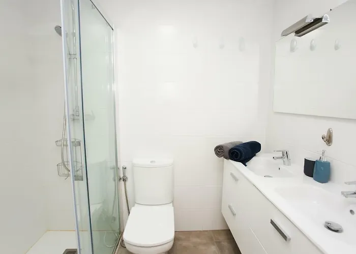 Apartment Enviable Location At Port - Walk To Marineta Casiana